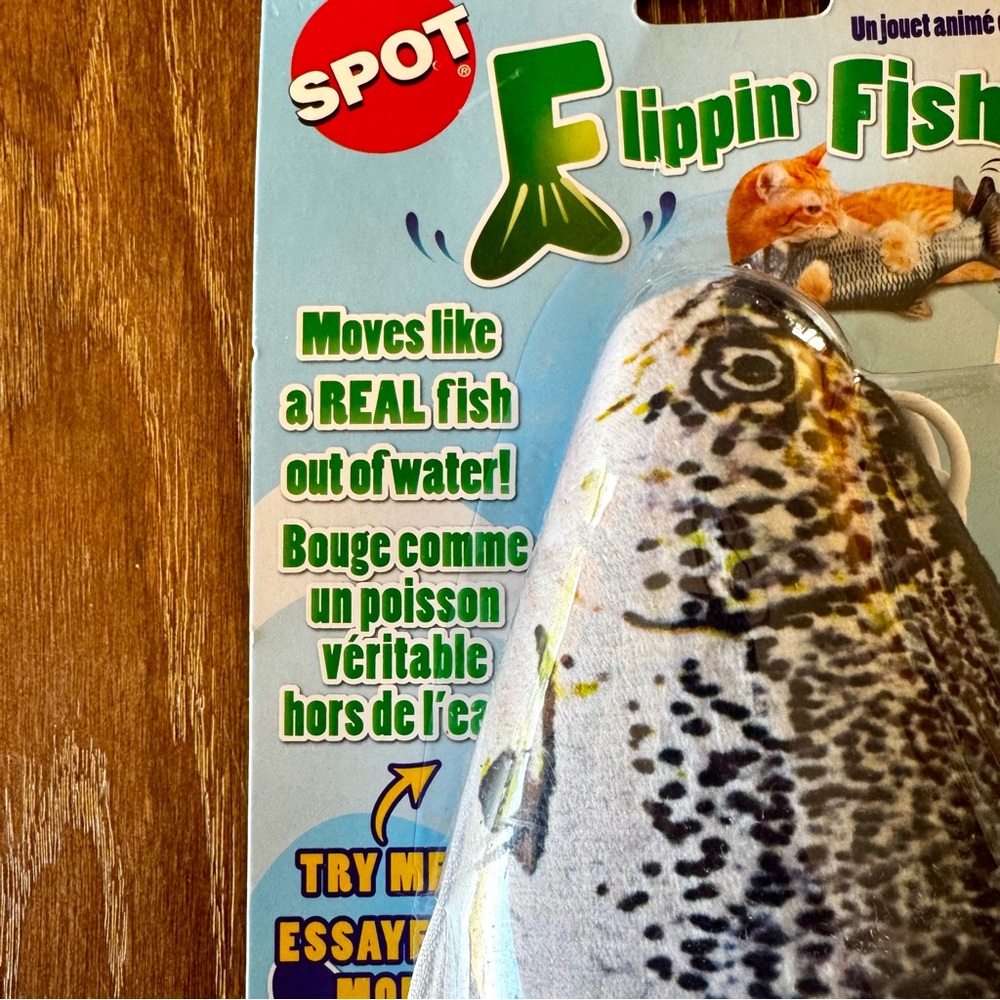 Spot Flippin’ Fish battery operated wiggly catnip toy - Picture 2 of 7